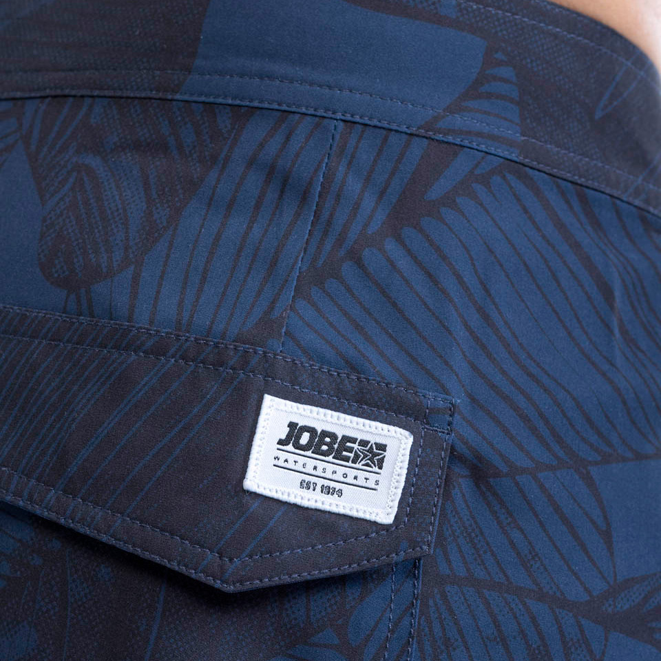 Pánské kraťasy JOBE Boardshorts  Midnight Blue  S.

Kraťasy díky svému střihu skvěle padnou a praktická šňůrka je udrží na svém místě.


	rychleschnoucí kraťasy z pohodlného strečového materiálu
	zvýšená ochrana proti UV záření
	velmi lehké
	stahovací šňůrka v pase
	moderní střih
	k vodě i pro běžné nošení
	materiál: 86 % polyester, 14 % spandex



Tabulka velikostí:


	
		
			Velikost
			S
			M
			L
			XL
		
		
			Obvod pasu (cm)
			84 - 88
			88 - 92
			92 - 96
			96 - 100
		
		
			Obvod boků (cm)
			94 - 98
			98 - 102
			102 - 106
			106 - 110