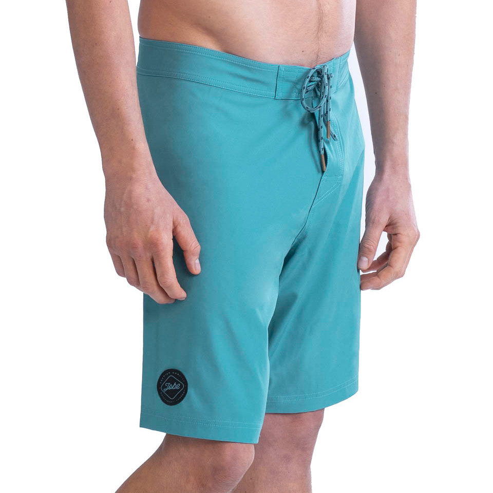 Pánské kraťasy JOBE Boardshorts  Midnight Blue  S.

Kraťasy díky svému střihu skvěle padnou a praktická šňůrka je udrží na svém místě.


	rychleschnoucí kraťasy z pohodlného strečového materiálu
	zvýšená ochrana proti UV záření
	velmi lehké
	stahovací šňůrka v pase
	moderní střih
	k vodě i pro běžné nošení
	materiál: 86 % polyester, 14 % spandex



Tabulka velikostí:


	
		
			Velikost
			S
			M
			L
			XL
		
		
			Obvod pasu (cm)
			84 - 88
			88 - 92
			92 - 96
			96 - 100
		
		
			Obvod boků (cm)
			94 - 98
			98 - 102
			102 - 106
			106 - 110