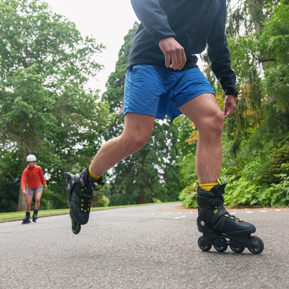 Kolečkové brusle K2 F.I.T.

Skvělým prvkem je také rychlé upínání Speed Lacing - místo klasického šněrování stačí jednou zatáhnout a celá bota se vám pěkně stáhne kolem chodidla.

Technický popis:


	moderní fitness brusle, ideální pro začátečníky
	speciální upínací systém Speed Lacing pro snadné a rychlé utažení tkaniček
	pevný kompozitový F.B.I.
	příjemný a prodyšný materiál boty díky technologii K2 Softboot
	jistící přezky
	poutka pro jednodušší nazouvání
	šněrování: Speed Lacing
	skořepina: Stability Plus
	rám: F.B.I.
	ložiska: ABEC 5
	materiál koleček: PU guma
	tvrdost koleček: 80 A
	velikost koleček: 80 mm
	maximální velikost koleček: 80 mm