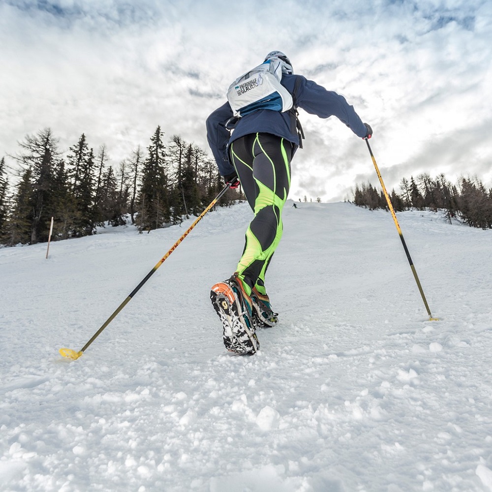 Nesmeky Nortec Trail  S (36-38).
 

 Technický popis:


	nesmeky na obuv do nejobtížnějších podmínek
	výborná mechanická odolnost
	tepelně ošetřené nerezové hroty
	výborná trakce
	dokonalá stabilita
	snadné a rychlé nasazení
	minimální hmotnost
	kvalitní pouzdro součástí balení
	vhodné pro trailový běh, treking, nordic walking či myslivost
	počet hrotů: 14
	délka hrotů: 8 mm
	materiál: nerezová ocel, silikonový elastomer
	hmotnost: 180 g (pár)