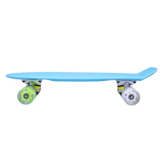 Das Pennyboard WORKER Sturgy 22" mit den leuchtenden Rädern