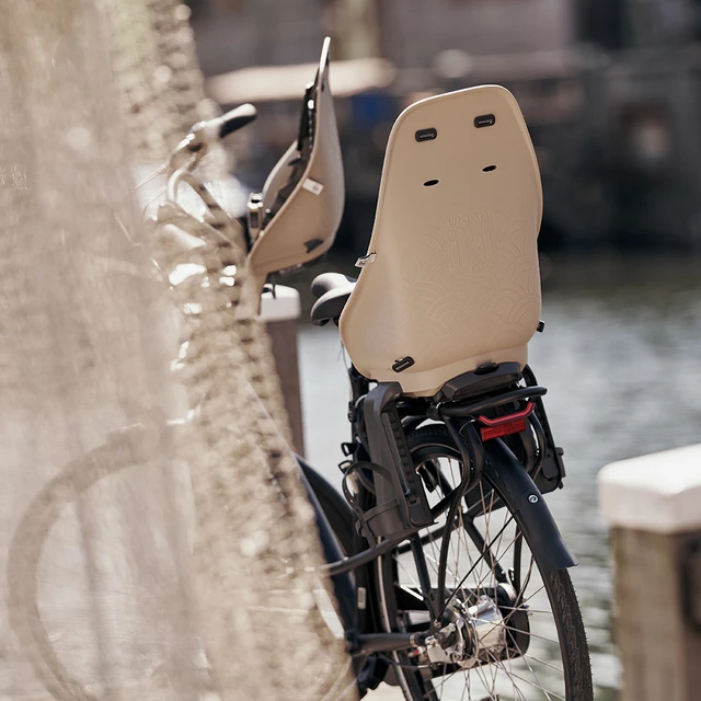 Zadná sedačka na bicykel s adaptérom a nosičom na sedlovku Urban Iki - Bincho čierna/Kurumi hnedá