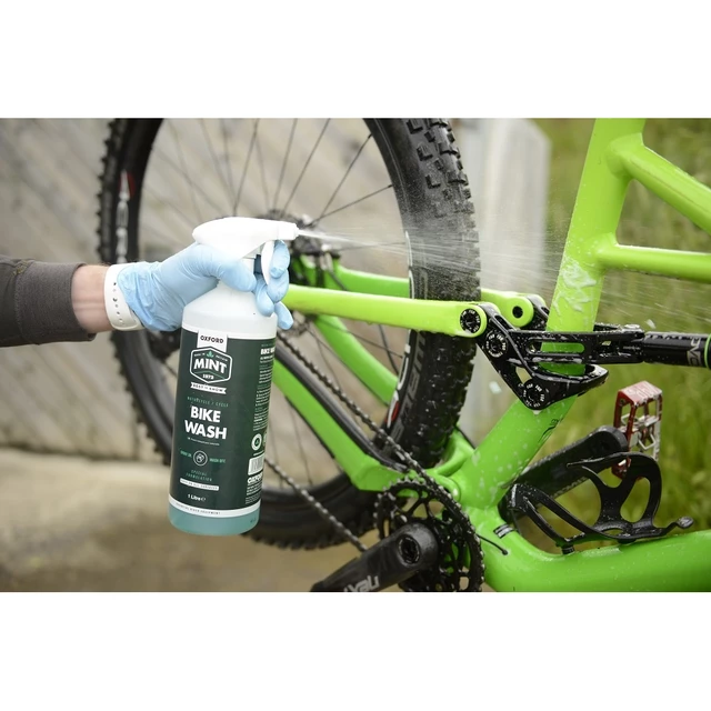 Motorkerékpár és kerékpár tisztító spray permetezővel Mint Bike Wash 1 l