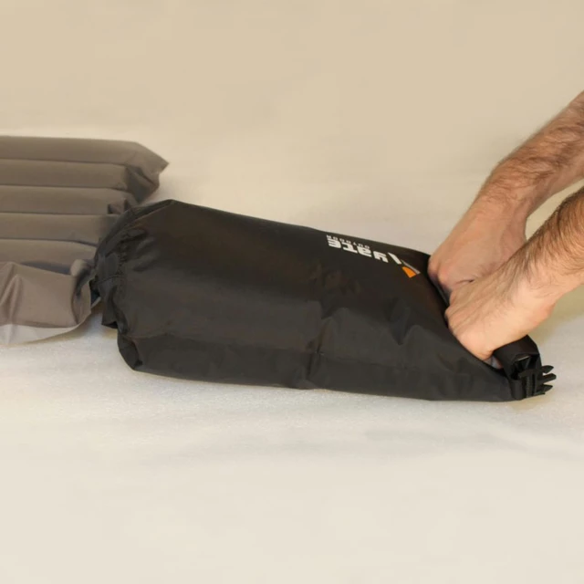 Waterproof packing + pump self-inflating mat Yate